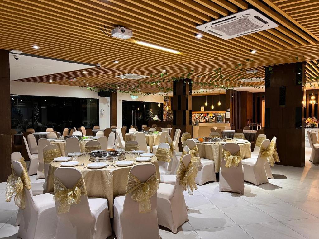D Arc Hotel Kota Kinabalu Exterior foto